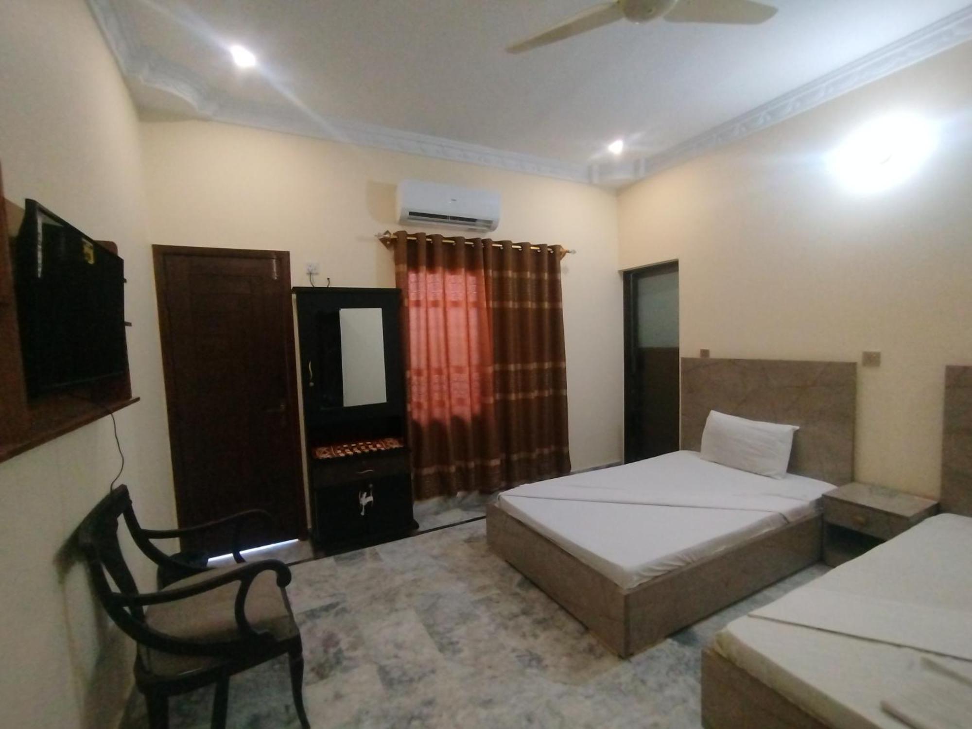 Hotel Crown Plaza, Near Karachi Airport, Darul Sehat Hospital, Dow, Agha Khan And Liaqat Hospital Exterior foto